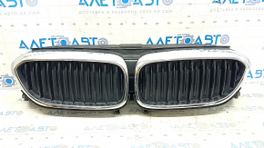 BMW 5 G30 17-22 radiator grille assembly with radiator deflector louvers, chrome, cracked chrome, crack, broken mount, sand