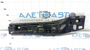 The left rear threshold mount for BMW 5 G30 17-23 is broken.