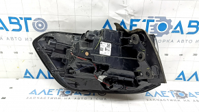 Jeep Compass 22-25 LED right outer fender light has scratches and a broken cap mount.
