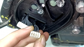 BMW X7 G07 19-22 LED front left headlight, no unit, no seal or bracket, broken mounts, cracks in housing, broken housing, broken glass, sand