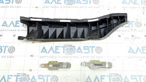 The front left headlight bracket for the BMW X7 G07 19-22 has broken fasteners.