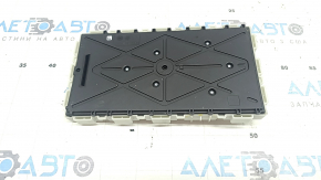 The Body Domain Controller (BDC) unit for the BMW 5 G30 17-23 has a broken mount.