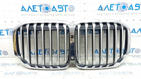 BMW X7 G07 19-22 radiator grille without night vision, under the camera, dents, sand, broken fasteners