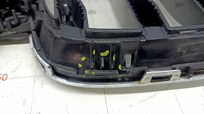 BMW X7 G07 19-22 radiator grille without night vision, under the camera, dents, sand, broken fasteners