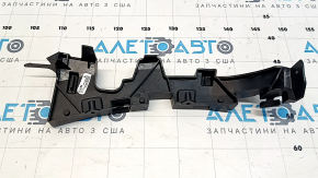 The front bumper mount, left, Audi Q5 80A 18-20, is broken.