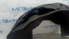The rear left fender liner of BMW X7 G07 19-24 is torn and dented.
