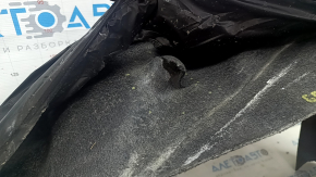The rear left fender liner of BMW X7 G07 19-24 is torn and dented.