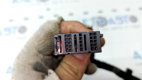 A small chip for the BMW X7 G07 21-25 SRS airbag computer module.