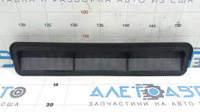 The central ventilation shield of the Jeep Compass 17-24 is torn.