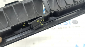 The central ventilation shield of the Jeep Compass 17-24 is torn.
