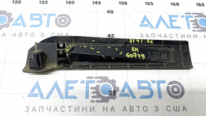 The right side sill light bracket for the BMW X7 G07 19-24 is broken.