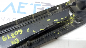 The right side sill light bracket for the BMW X7 G07 19-24 is broken.