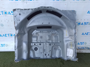 The trunk trough of the Audi A4 B9 17-25 is sawn off, there are tears