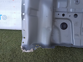 The trunk trough of the Audi A4 B9 17-25 is sawn off, there are tears