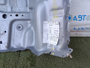 The trunk trough of the Audi A4 B9 17-25 is sawn off, there are tears