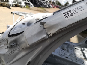 Front left quarter panel of BMW X7 G07 19-24 on the body, white, dented