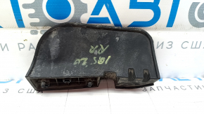 The rear right mudguard of the Hyundai Ioniq 5 22-24 is bent and scratched.
