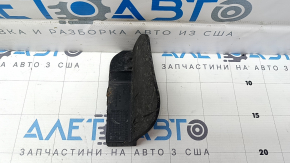 The rear right mudguard of the Hyundai Ioniq 5 22-24 is bent and scratched.