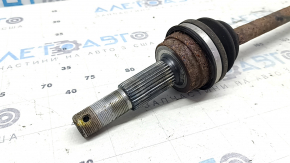 The rear left half shaft of the Infiniti QX50 19-24 is rusty.