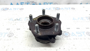 Front right hub of Infiniti QX50 19-25, rusty