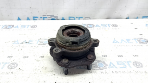 Front right hub of Infiniti QX50 19-25, rusty