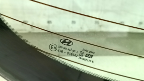 Rear window of Hyundai Sonata 20-22, air along the edge, sand