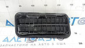 The right ventilation shield of the Hyundai Sonata 20-23 is bent.
