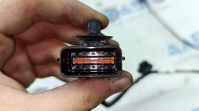 The rear bumper wiring for a Hyundai Sonata 20-22 SE without parking sensors is missing a connector.