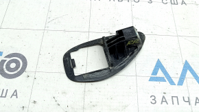 The rear right door handle plug of a Hyundai Sonata 20-23 is broken.