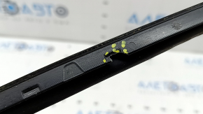 Left windshield molding for Audi Q5 8R 09-17, cracks in the mountings