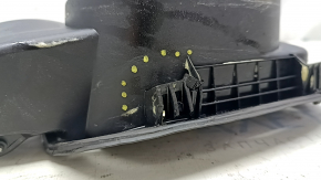 The fuel filler flap housing of the Audi Q5 8R 09-17 has a broken mount.