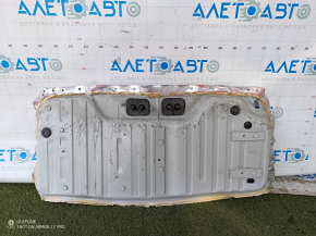The trunk trough of the Mercedes GLC 16-22 has been drilled out