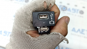 Honda Accord 18-20 USB Hub missing one cover