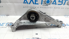 Tesla Model Y 20-25 front engine bracket has a torn silent block.