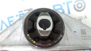 Tesla Model Y 20-25 front engine bracket has a torn silent block.