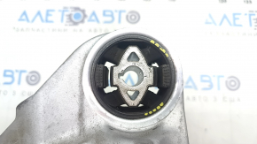 Tesla Model Y 20-25 rear engine bracket has a torn silent block.