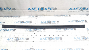 The front right lower door seal of the Toyota Camry v70 18-24 is torn.