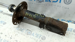 The rear right shock absorber of a Toyota Camry v40 XLE is rusty.
