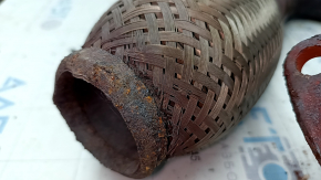 Toyota Camry v40 3.5 exhaust pipe without catalytic converter, mesh torn, rusty
