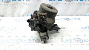 The front engine mount of a Toyota Camry v40 3.5 is rusty.
