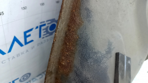 The Toyota Camry V40's fuel tank is rusty.