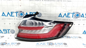 The outer right fender light for a Ford Edge 19-24 restyling SE SEL is missing the plug.