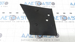 The front right fender lining for the Audi Q5 80A 18-24 has a broken mount.