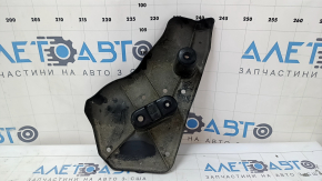 The rear right underbody protection of a Mitsubishi Outlander 22-25 is dented.