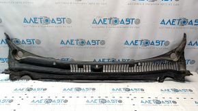 Plastic windshield wiper grille for a Ford Fusion mk5 13-20 without nozzles, torn seal