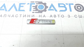 S-Line emblem on the front right wing of the Audi Q5 80A 18-24