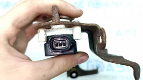 The Mazda CX-9 16-17 tilt sensor is rusty.