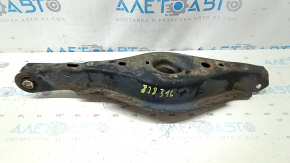 The lower control arm under the rear left spring of Mazda CX-9 16-23 is rusty, the silent block needs to be replaced