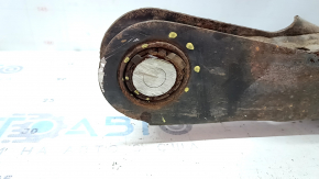 The lower control arm under the rear left spring of Mazda CX-9 16-23 is rusty, the silent block needs to be replaced