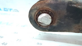 The lower control arm under the rear right spring of the Mazda CX-9 16-23 is rusty, the silent block needs to be replaced